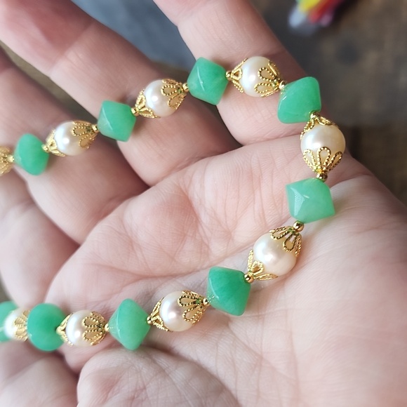 Gilded Garden 32 inch Necklace Freahwater pearls and Green Glass Aprilsplace - Picture 6 of 8